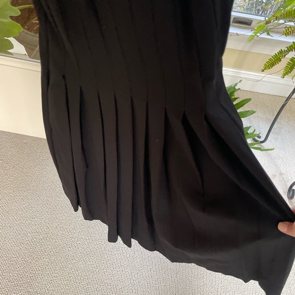🌿White House Black Market black cocktail pleated dress - size 00🌿 - Picture 6 of 7